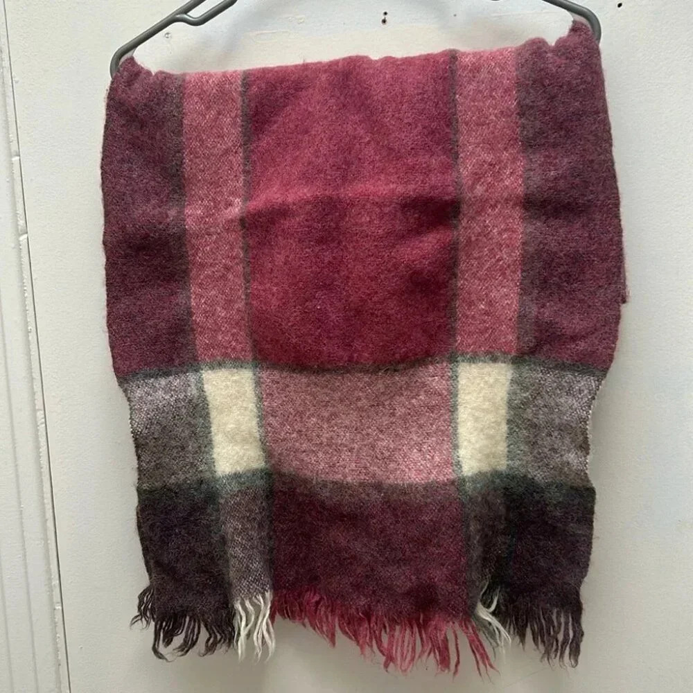 Vintage Avoca Handweavers 100% wool winter scarf in pink and purple plaid tartan
